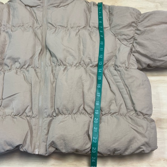 Nike Jordan Women's Oversized Puffer Jacket Size L - Picture 7 of 10